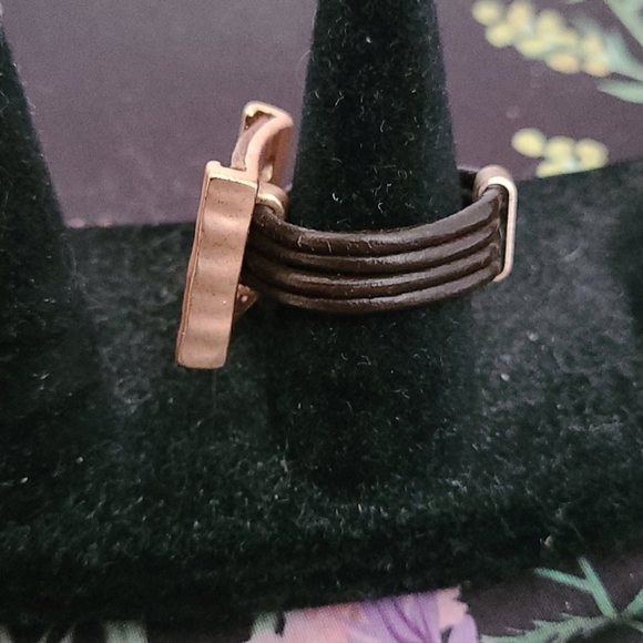 PLEATHER and Gold colored square Unique Statement Ring Size 7 - Picture 2 of 4